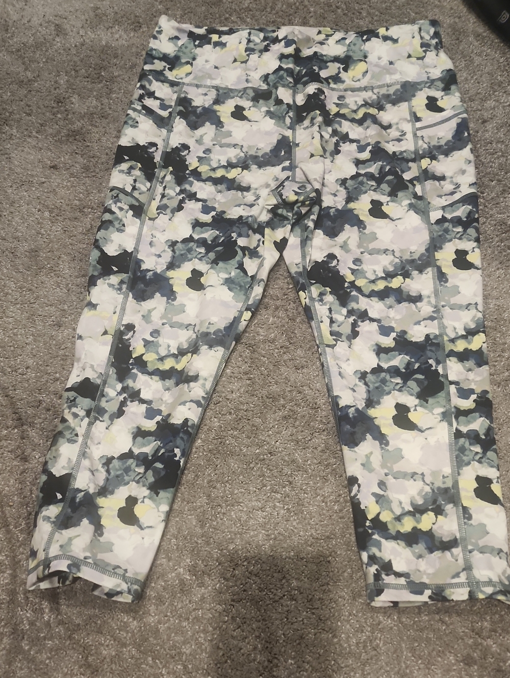GAIAM White, Gray & Green Floral Camo Active Leggings
